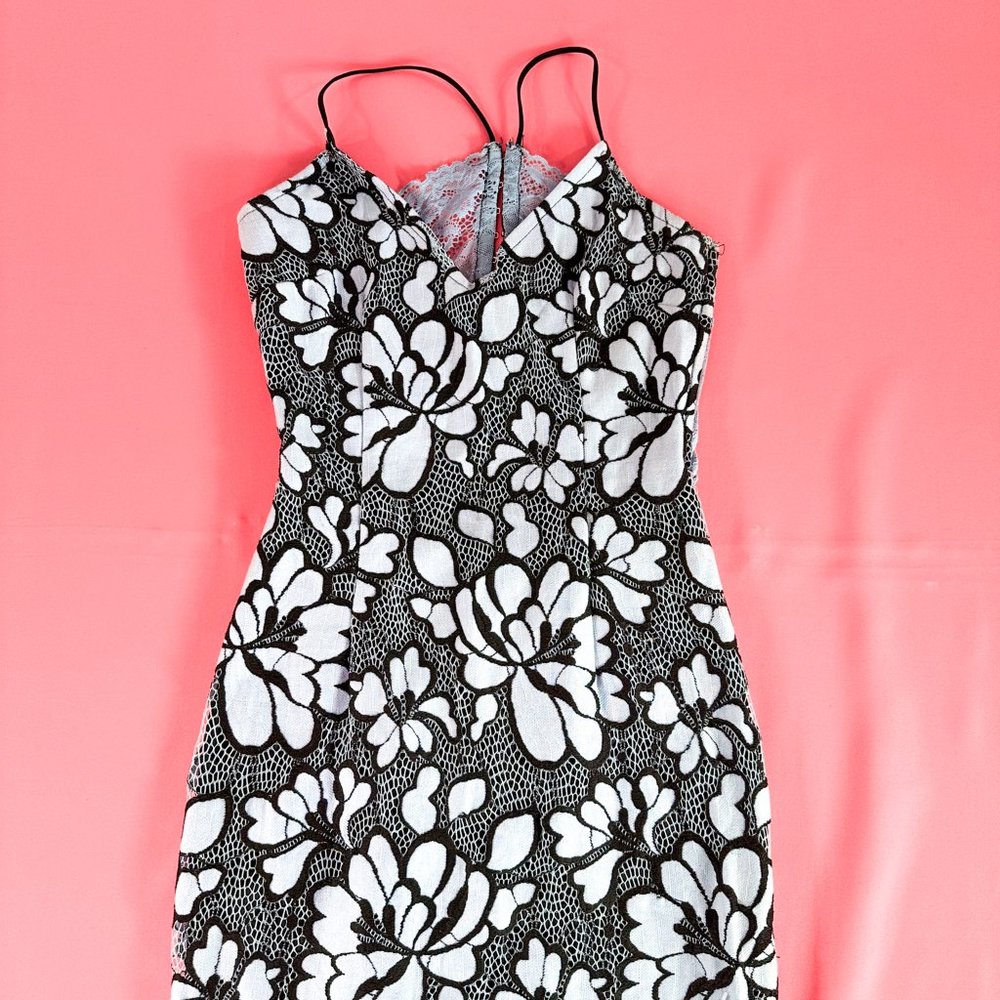 Missguided Floral Lace Back Bodycon Dress - Picture 4 of 13